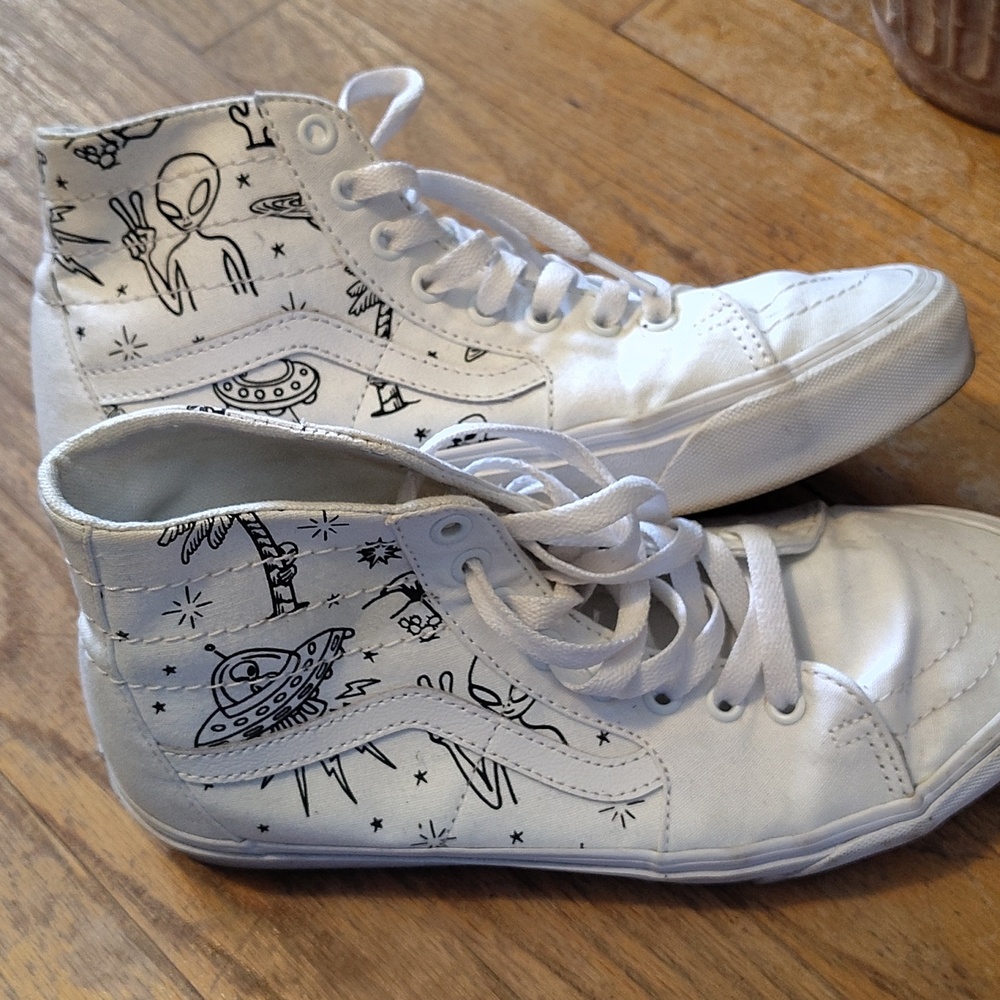 Vans Sk8-Hi Unidentified Alien U-Paint Women's 8.5 Mens 7 White
